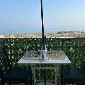 Casa Ultreia, Aci Castello